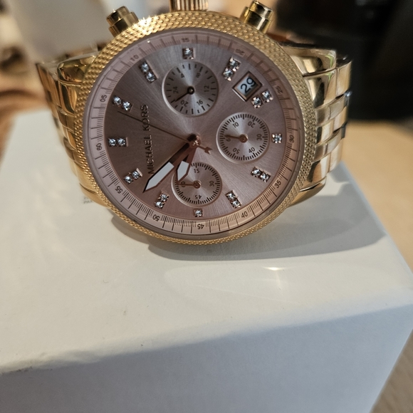 Michael Kors Rose Gold Watch - Picture 7 of 13